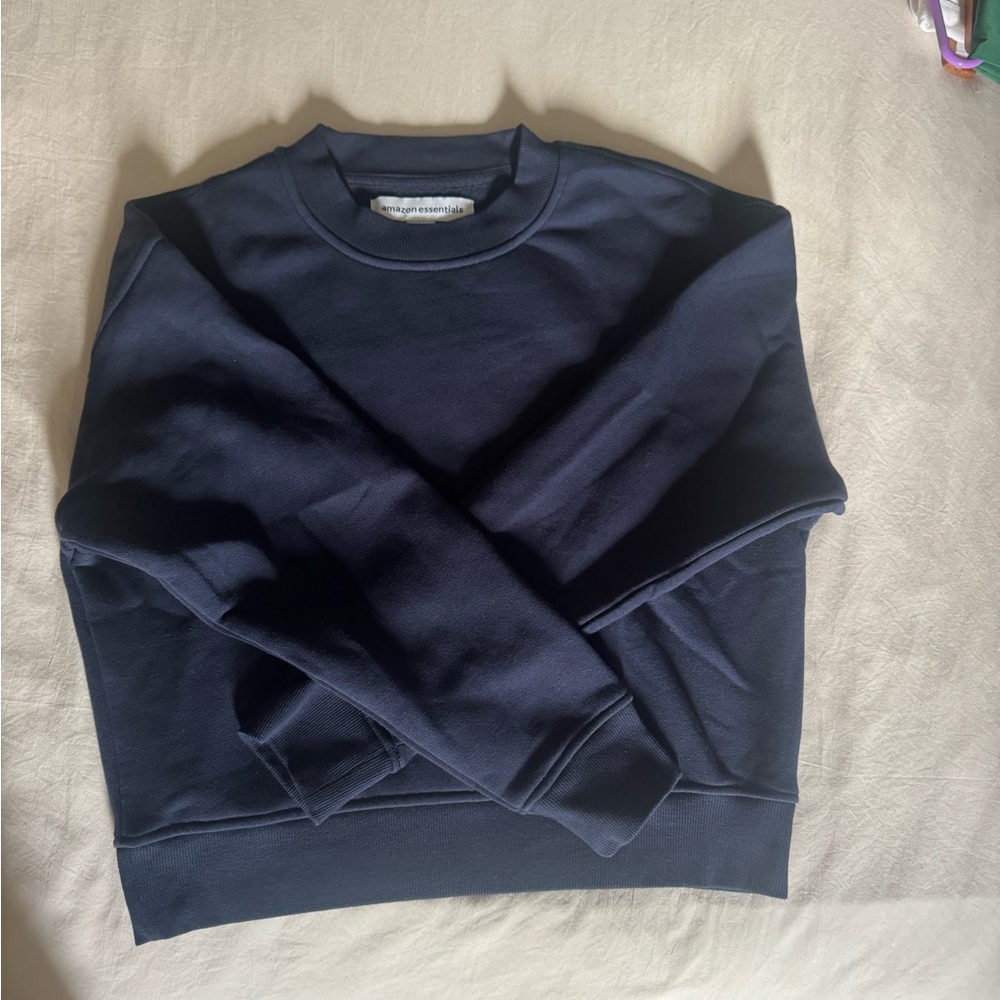 Amazon Essentials Women's Cropped Drop Shoulder Long Sleeve Sweatshirt